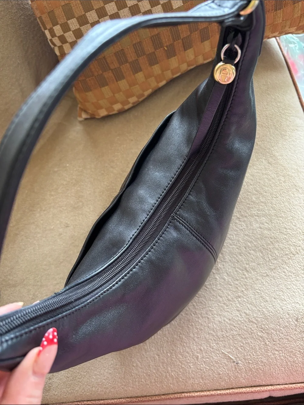 Vintage Etienne Aigner Genuine Leather Black Shoulder Bag Classic Zippered Hobo